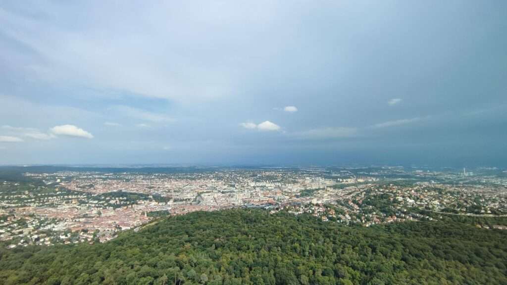 Blick vom Fernsehturm über den Stuttgarter Talkessel